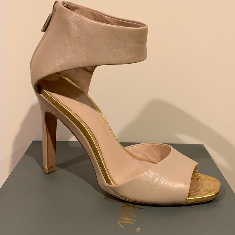 Eight Fifteen by Seychelles Front Porch Heels